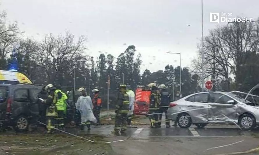 Reportan accidente vehicular en cruce Santa Elvira, Valdivia
