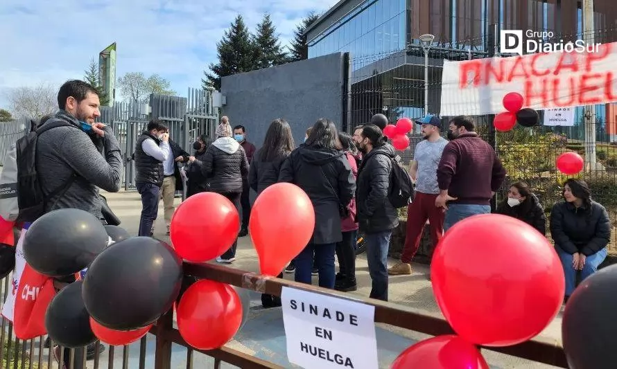 Trabajadores de Inacap en huelga tras fracaso de negociación por remuneraciones