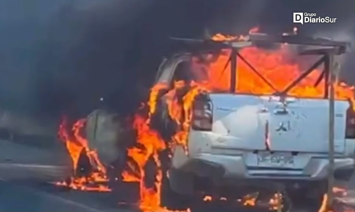 Emergencia en Máfil por vehículo que se incendia en la Ruta 5 Sur