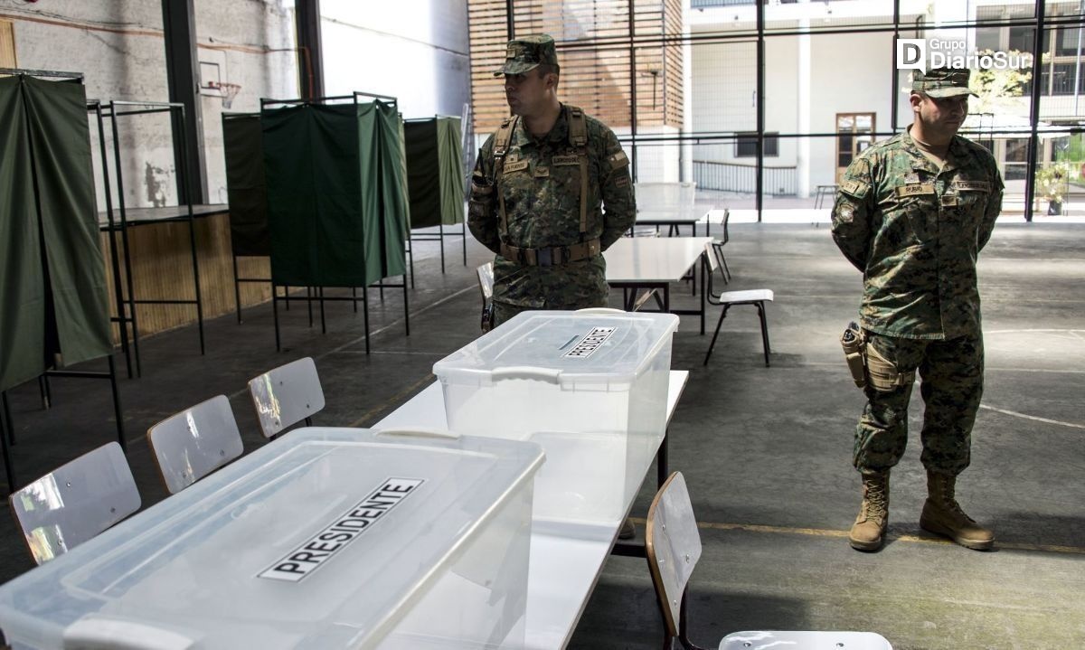 Proponen que militares y Carabineros voten en el mismo local que deban resguardar
